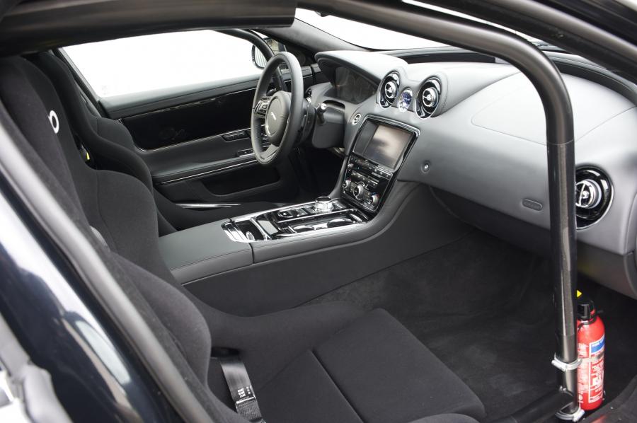  Jaguar XJ SuperSport Nurburgring Taxi 2012 года  (фото 34 из 51)